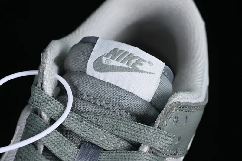 All Categories Nk SB Dunk Series Nk SB Dunk Low Low-top sneakers Cost-effective version Nk Dunk Low "Mica Green" Mica Green Canvas SB low-top sports and leisure sneakers DV7212-300